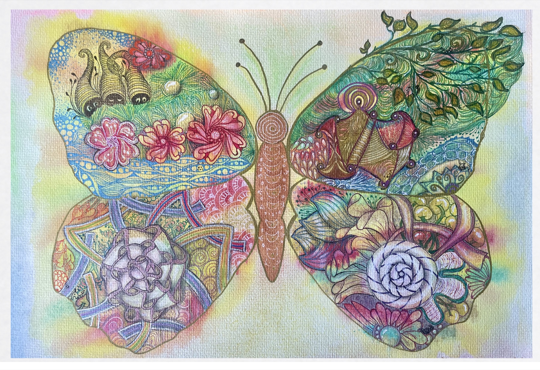 Farbenreicher Schmetterling mit Blumen und ornamentalen Mustern